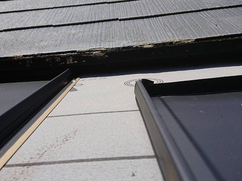 ゴムアスルーフィングを敷く