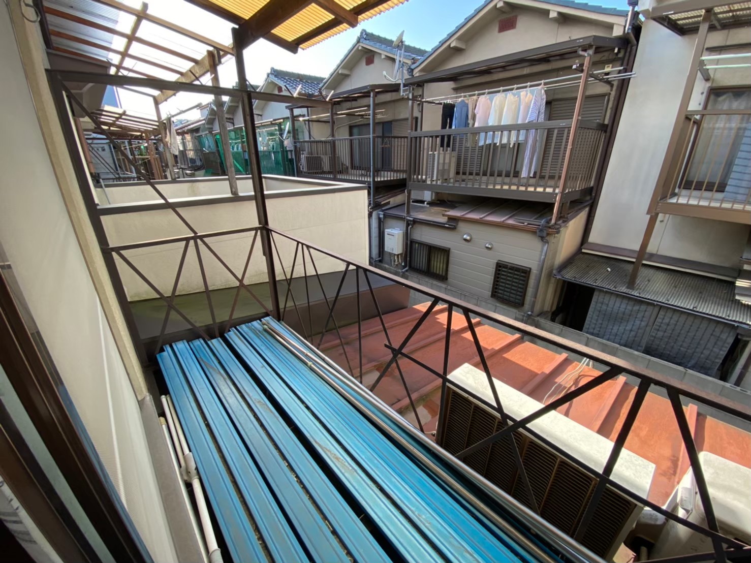 ベランダ床面のひび割れ確認