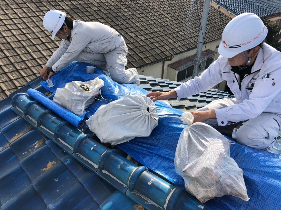 雨漏れを留めていきます