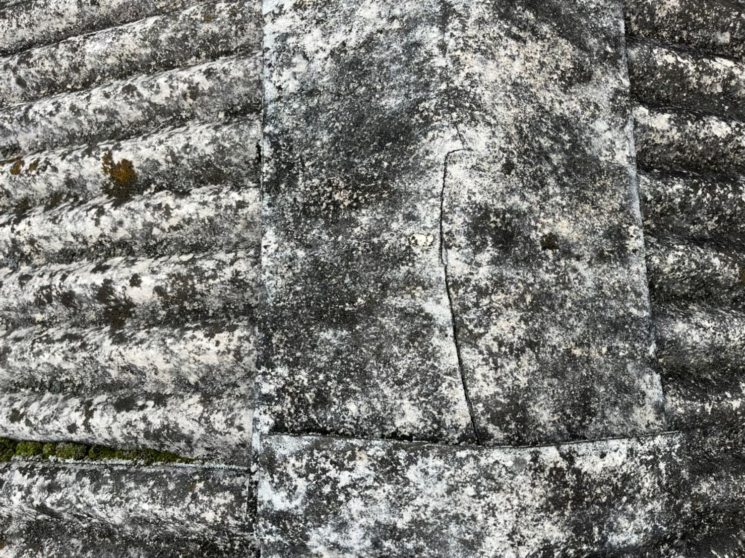 屋根材のひび割れ