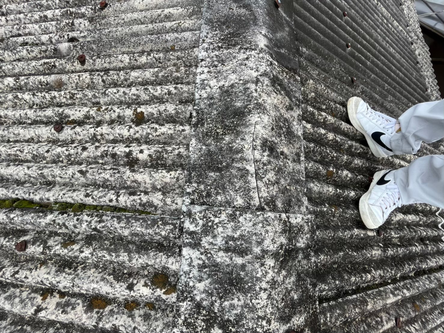 屋根材のひび割れ