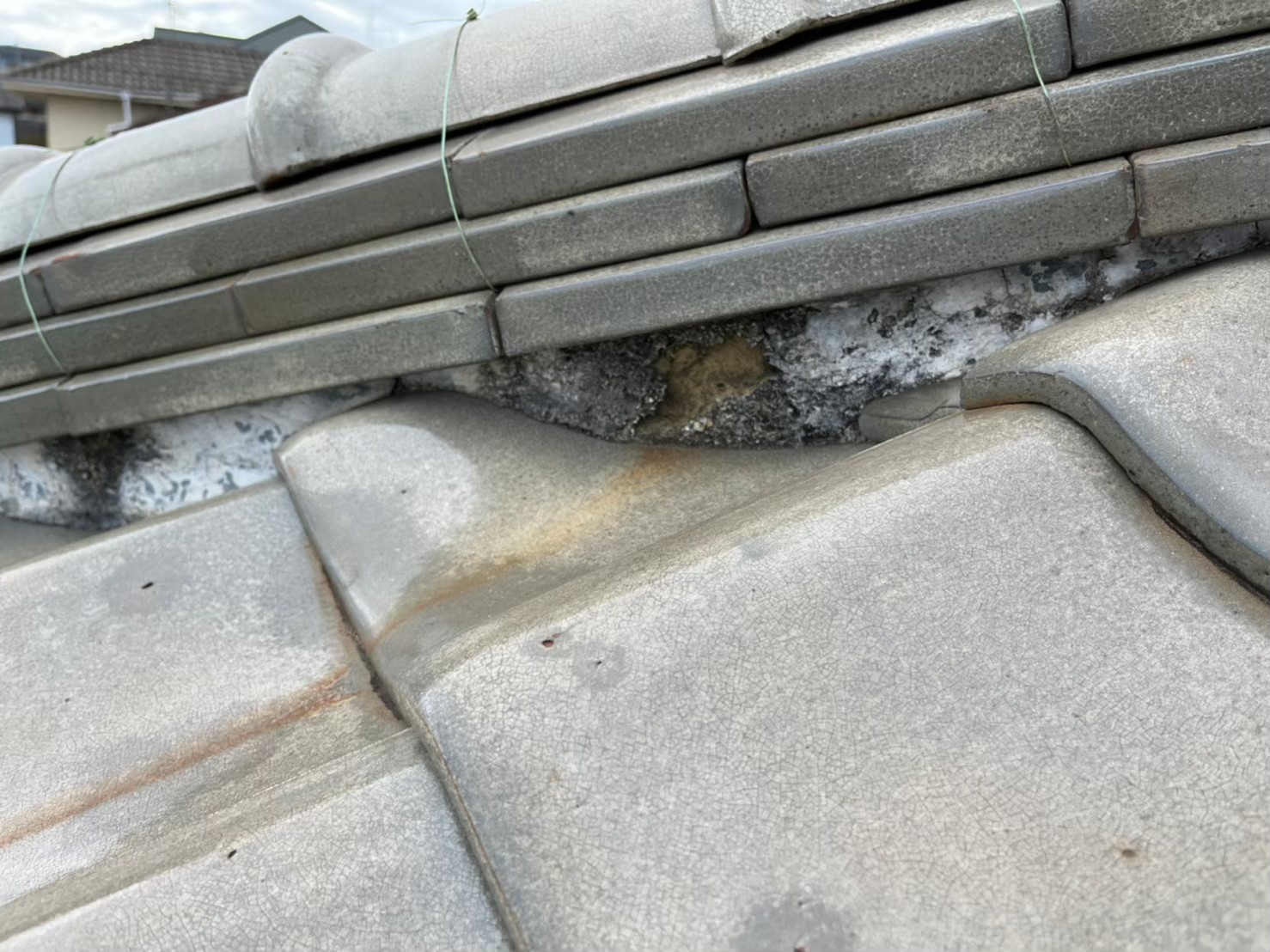屋根漆喰の変色 ひび割れ剥離