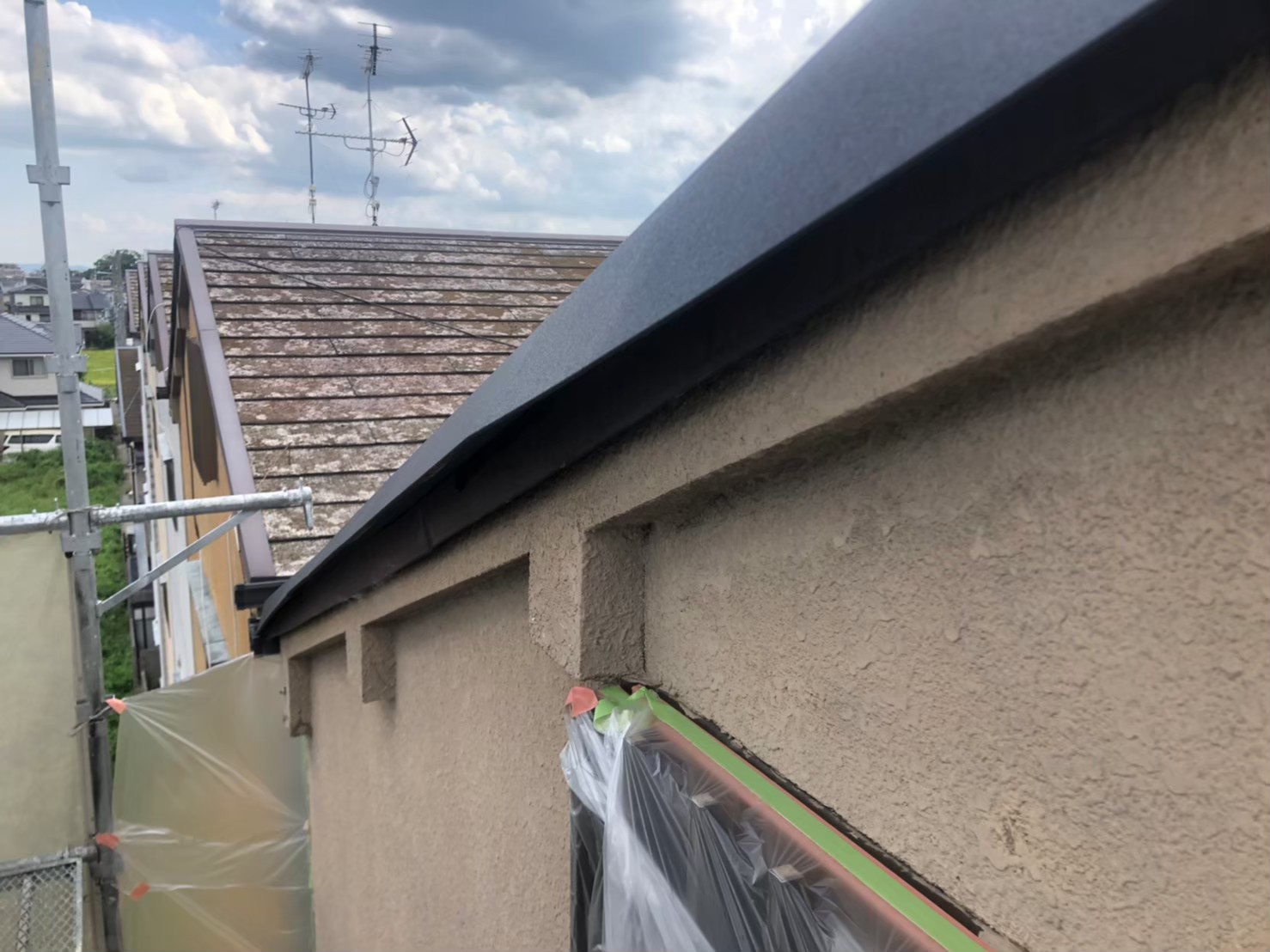 街の屋根やさん 滋賀大津店　スレート屋根 板金破損部