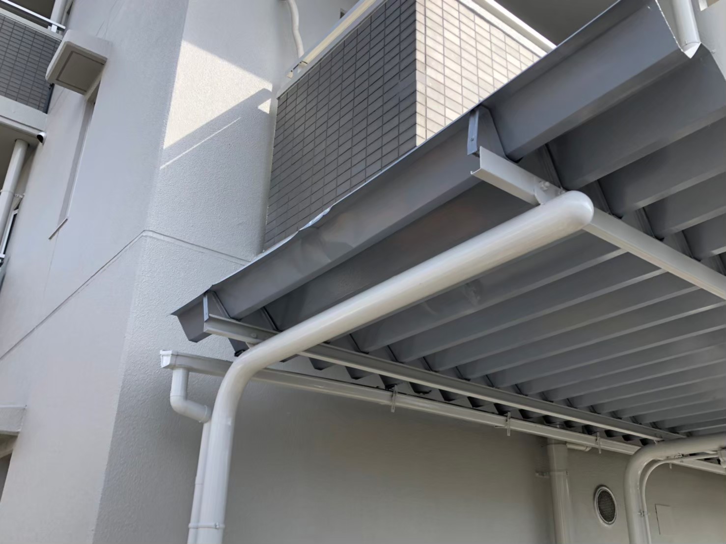 駐車場の屋根の状態