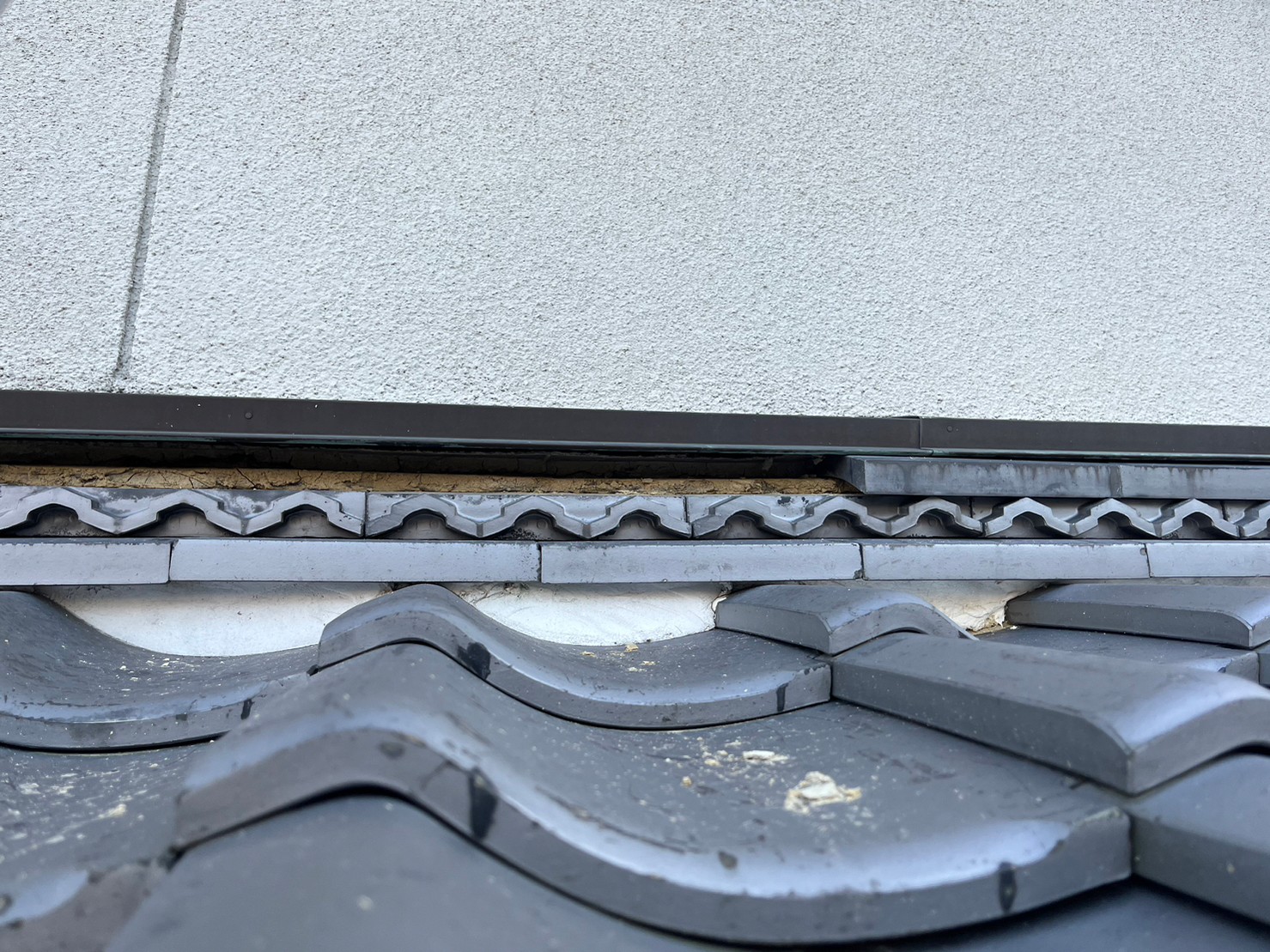 彦根市　熨斗瓦のズレ