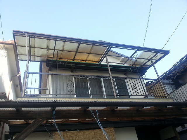 台風被害により波板交換