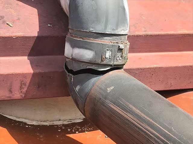 雨樋の破損部