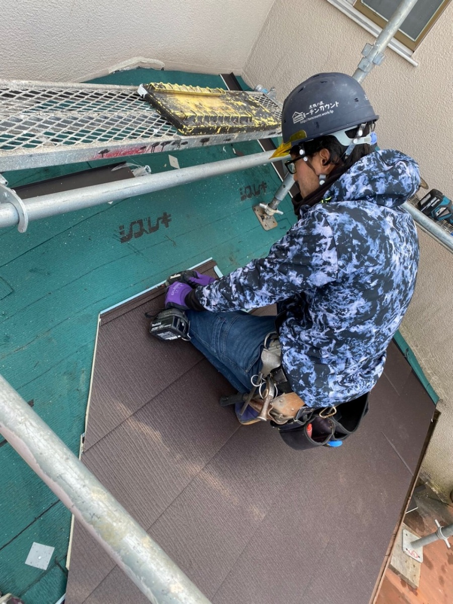 スーパーガルテクト貼り付け工事