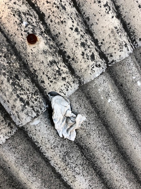 すき間パテで補修