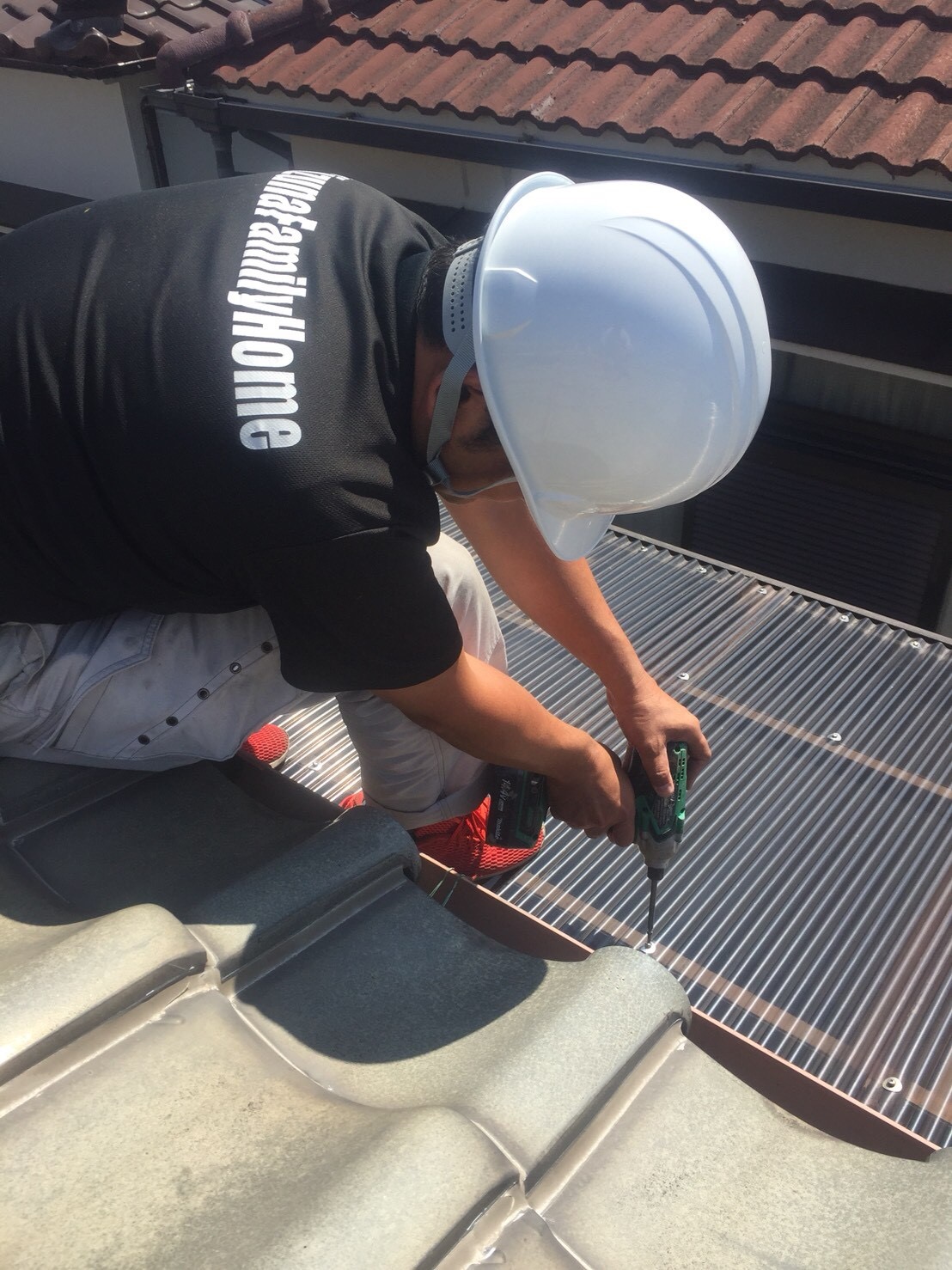 波板取付け作業