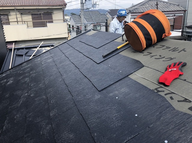 カラーベスト張り作業