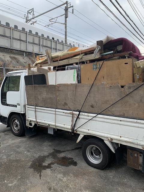 ロープでごみの固定