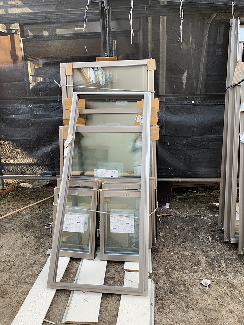 リクシルの窓サッシ