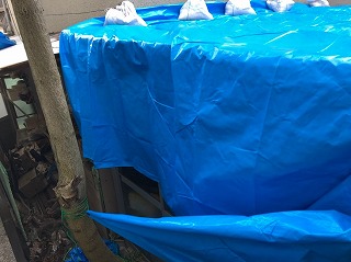 雨漏れの補修作業