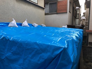 雨漏れの補修作業