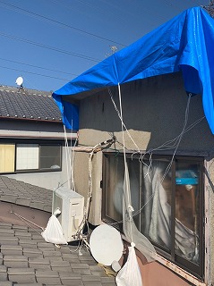 雨漏れの補修作業