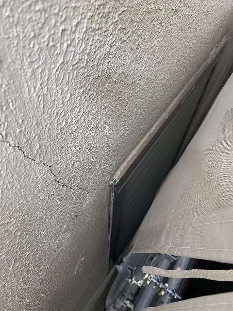サッシ廻りひび割れ