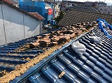 屋根瓦の解体