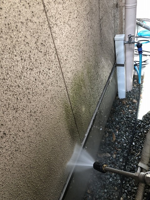 壁高圧洗浄作業