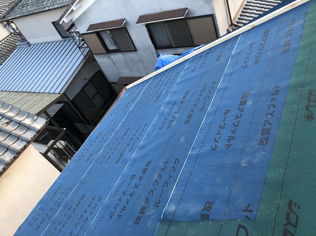 防水シート張り