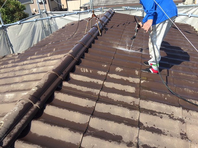 屋根の高圧洗浄