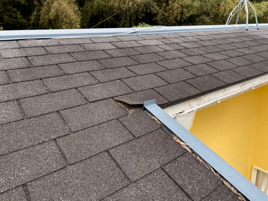 スレート屋根の破損
