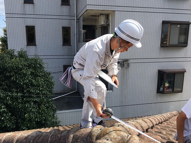 屋根の採寸風景