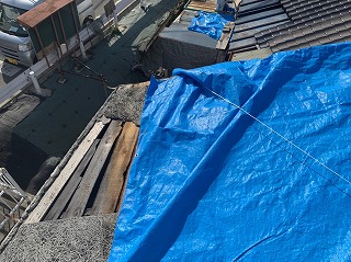 以前敷いていたブルーシート