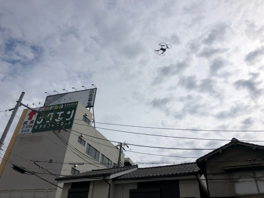 ドローン接近中