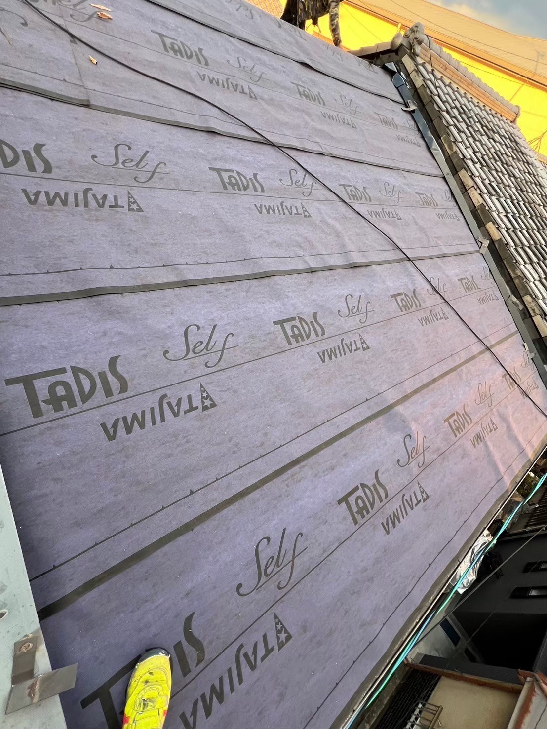 屋根カバー工法 (1)