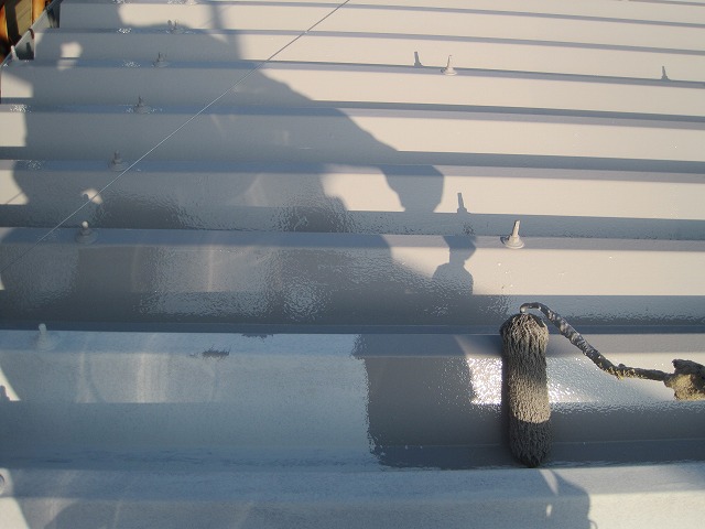 折半屋根　上塗り