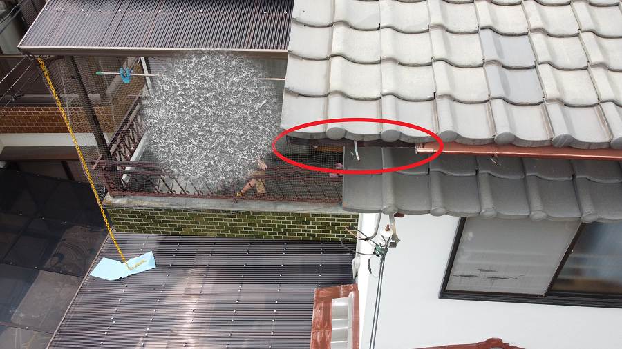 樋が折れている