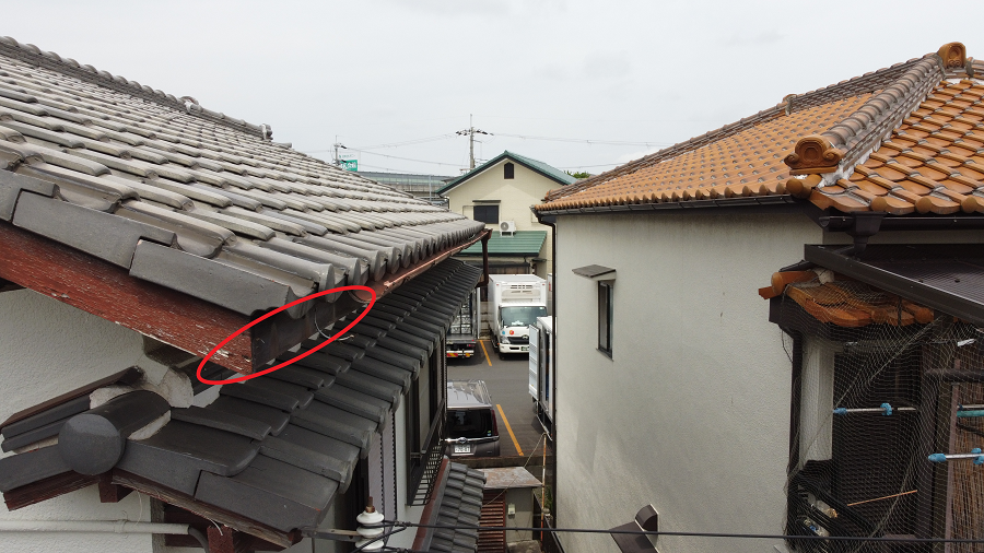 樋が折れている