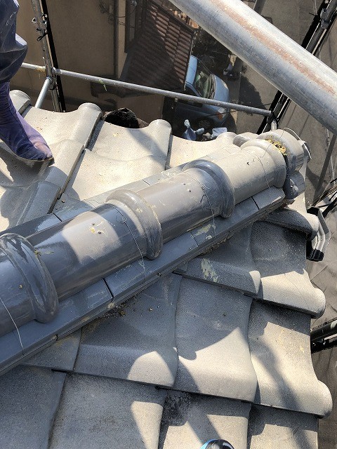 屋根瓦取替え中