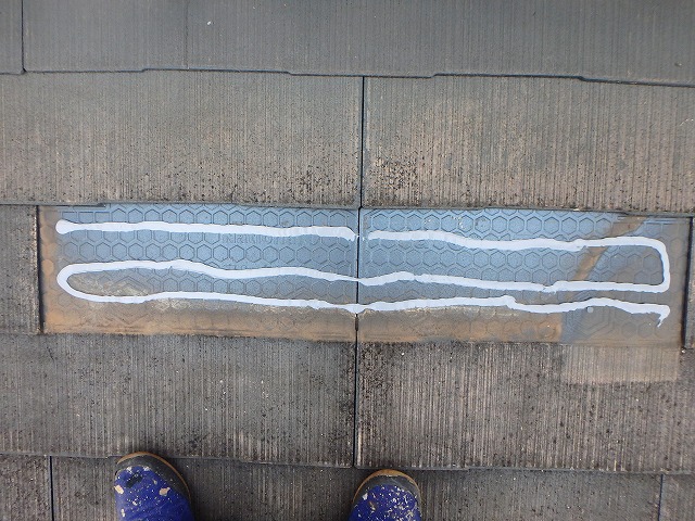 ボンド塗り付け