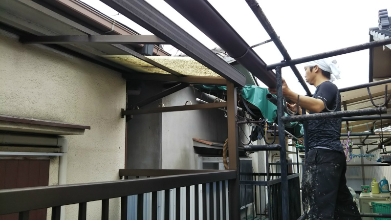 波板取り付け作業