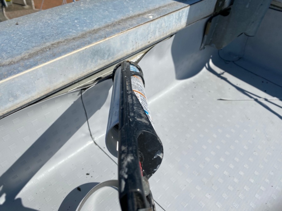 立ち上がり部分にコーキング