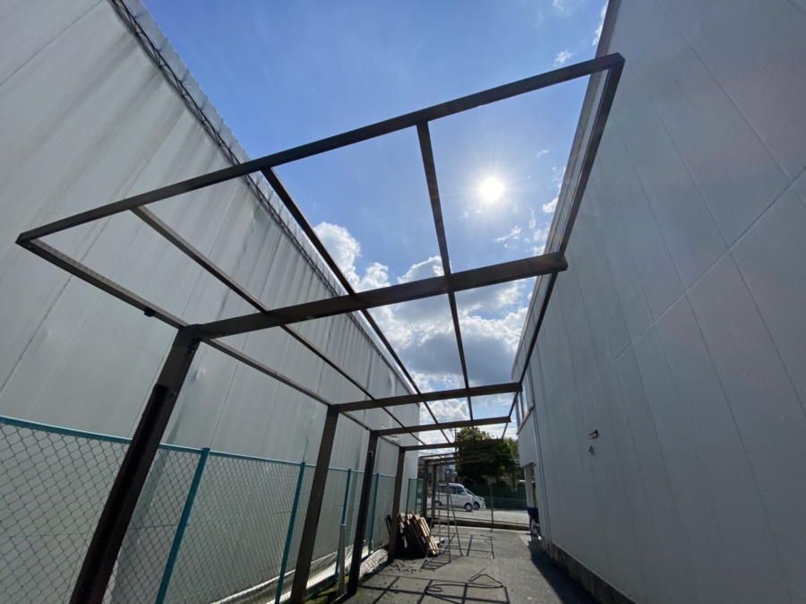 パネルを外します