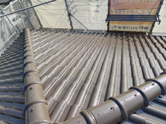 八尾市N様邸 中塗り完了後の屋根全体の様子