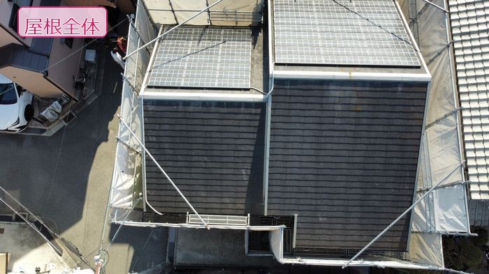 松原市別所T様邸 上空からの屋根全景 太陽光パネルとスレート屋根を確認