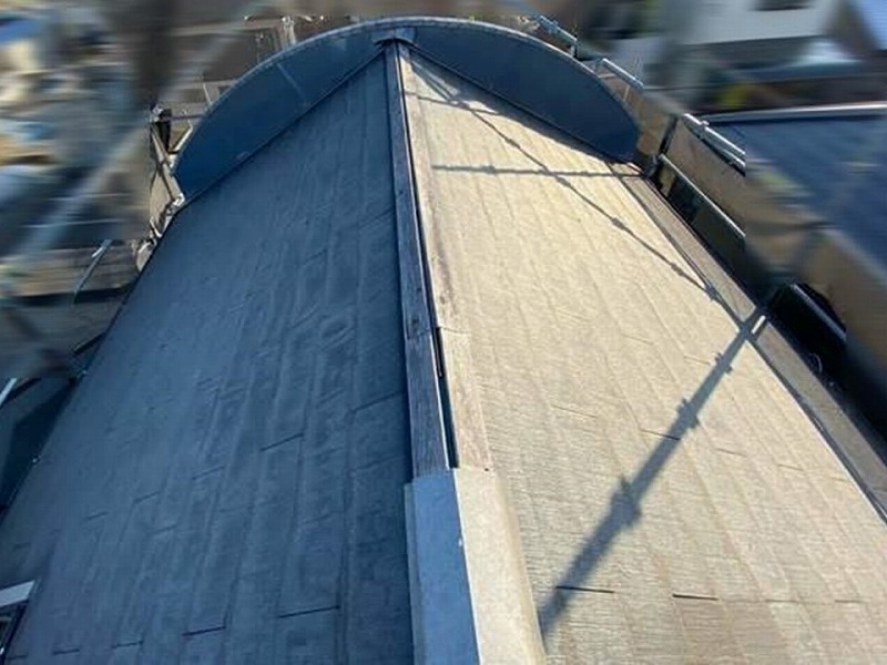 藤井寺市の台風被害により棟板金が飛散した屋根