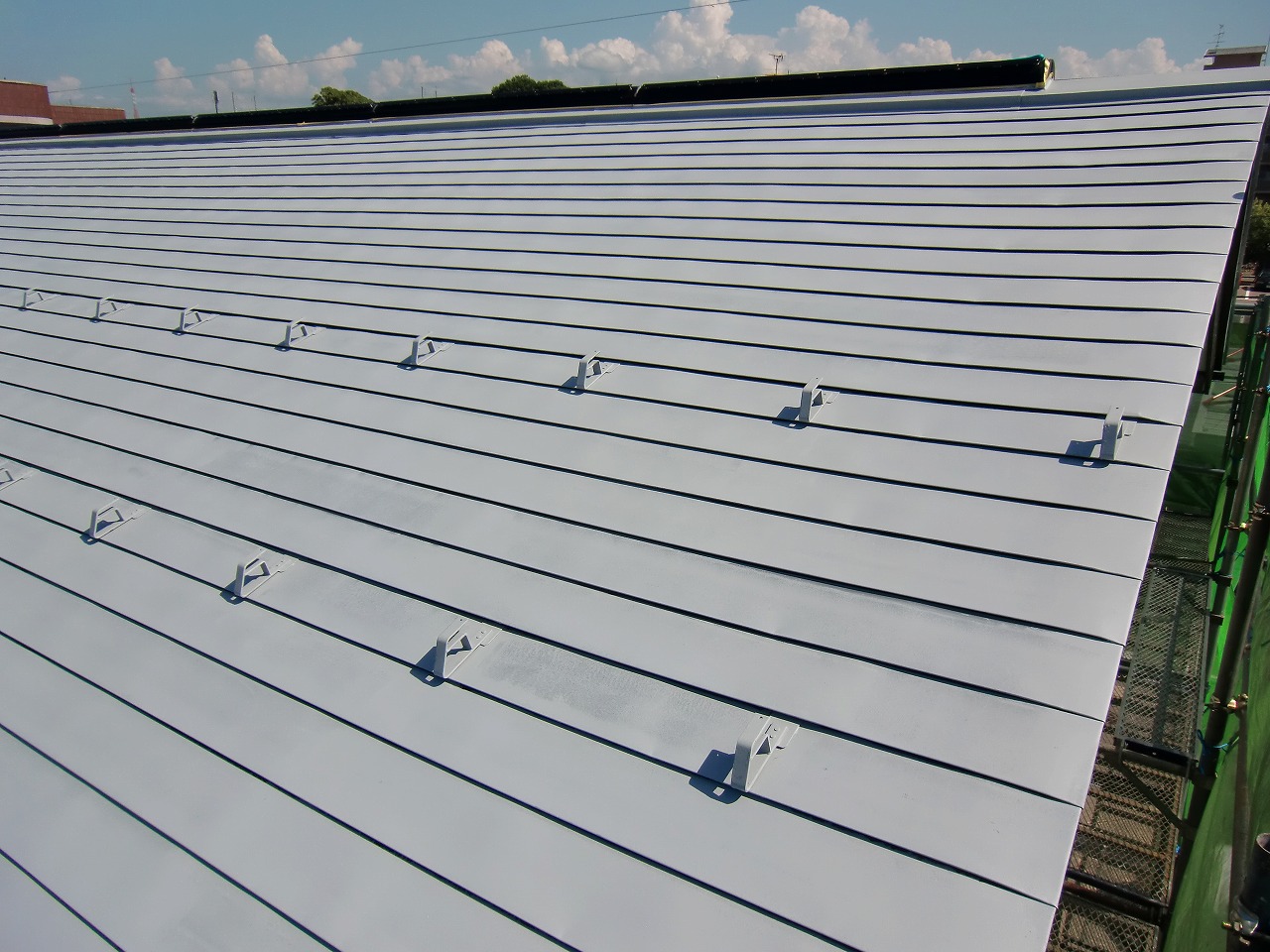 板金屋根下塗り完了