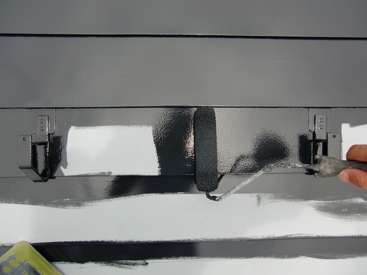 板金屋根上塗り中