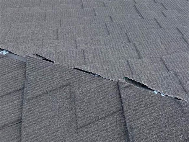 屋根の面と面がぶつかる箇所の隙間
