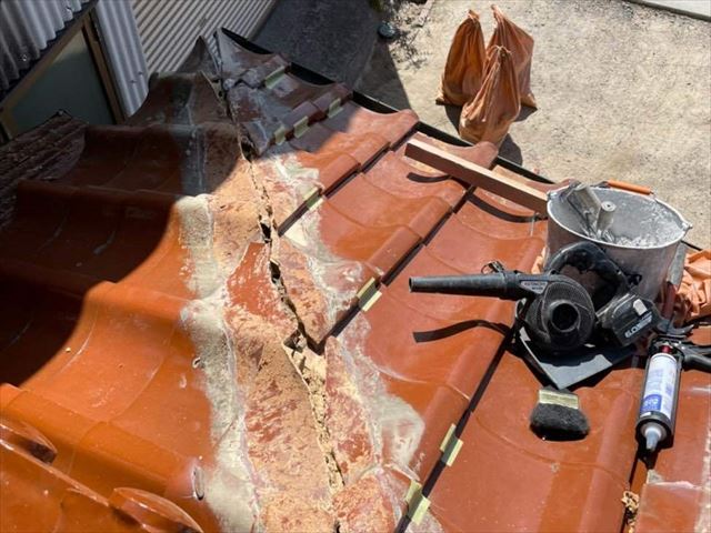 棟瓦を撤去した後の隅棟