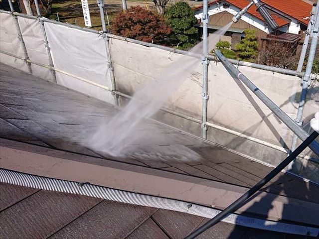 高圧洗浄で汚れを除去