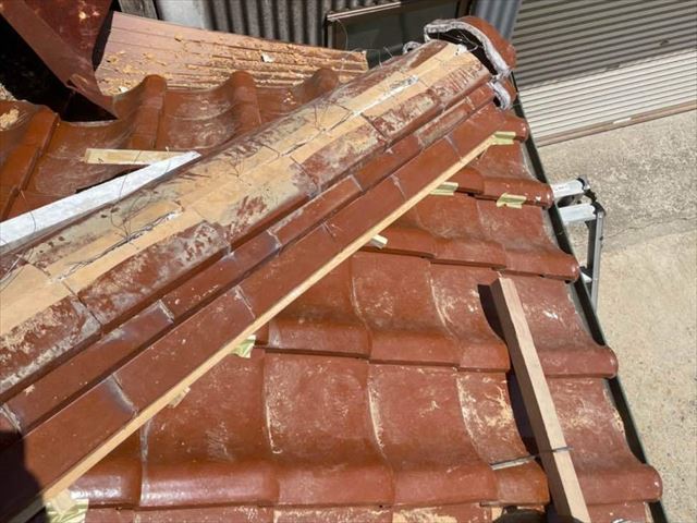 棟瓦の積み作業