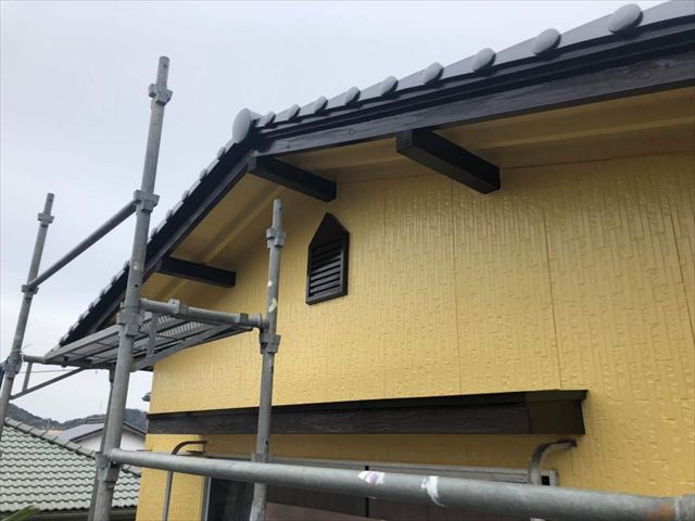 塗装後の破風板
