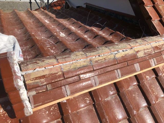 棟瓦（のし瓦）の積み上げ