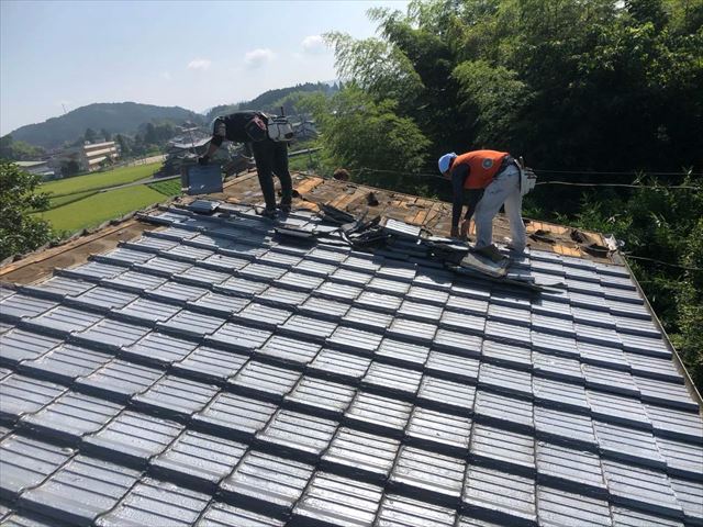 既存の屋根の撤去作業